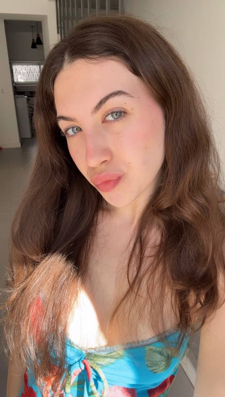 Nude girl Amber in Abu Dhabi