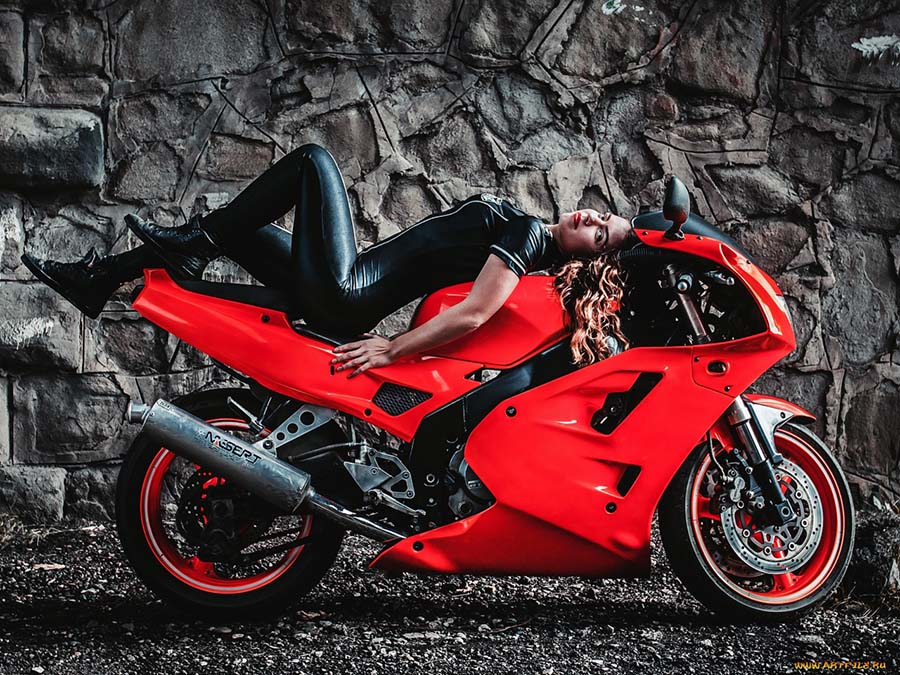 Beautiful girl Beautiful girls and motorcycles in Abu Dhabi