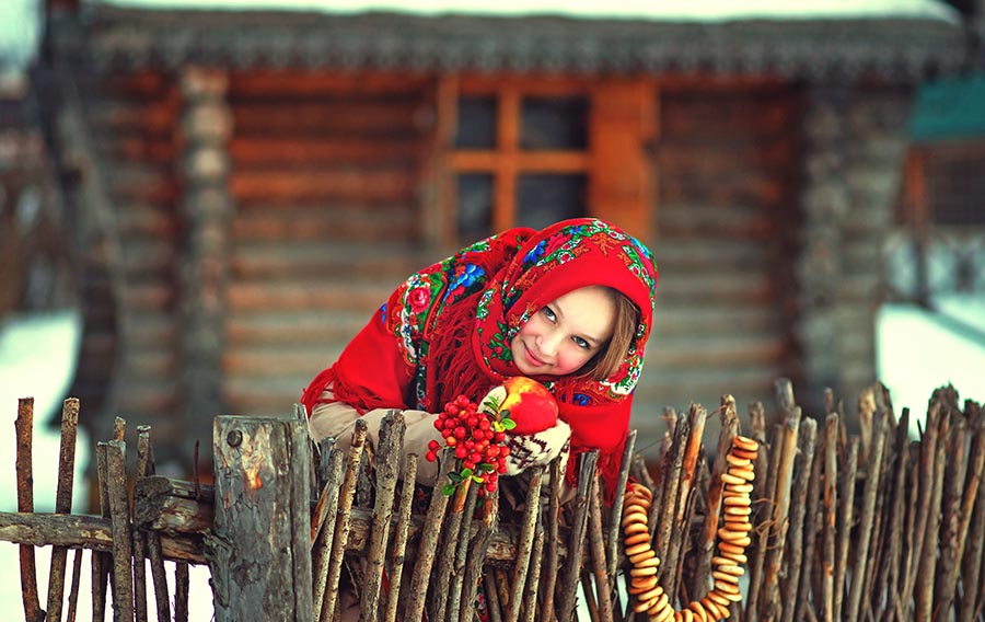 Sexy girl Women in Slavic costumes in Abu Dhabi