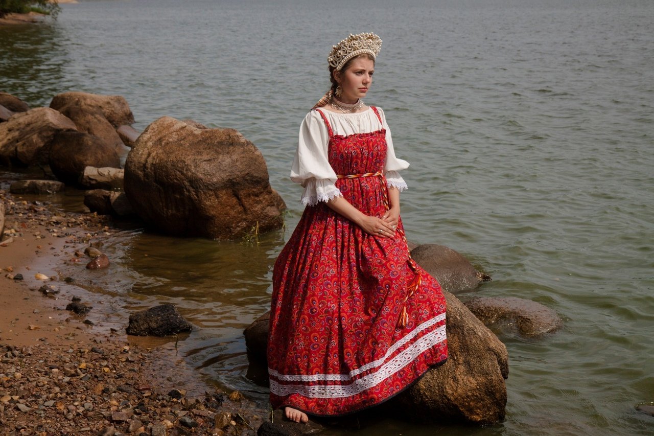 Women in Slavic costumes in Abu Dhabi