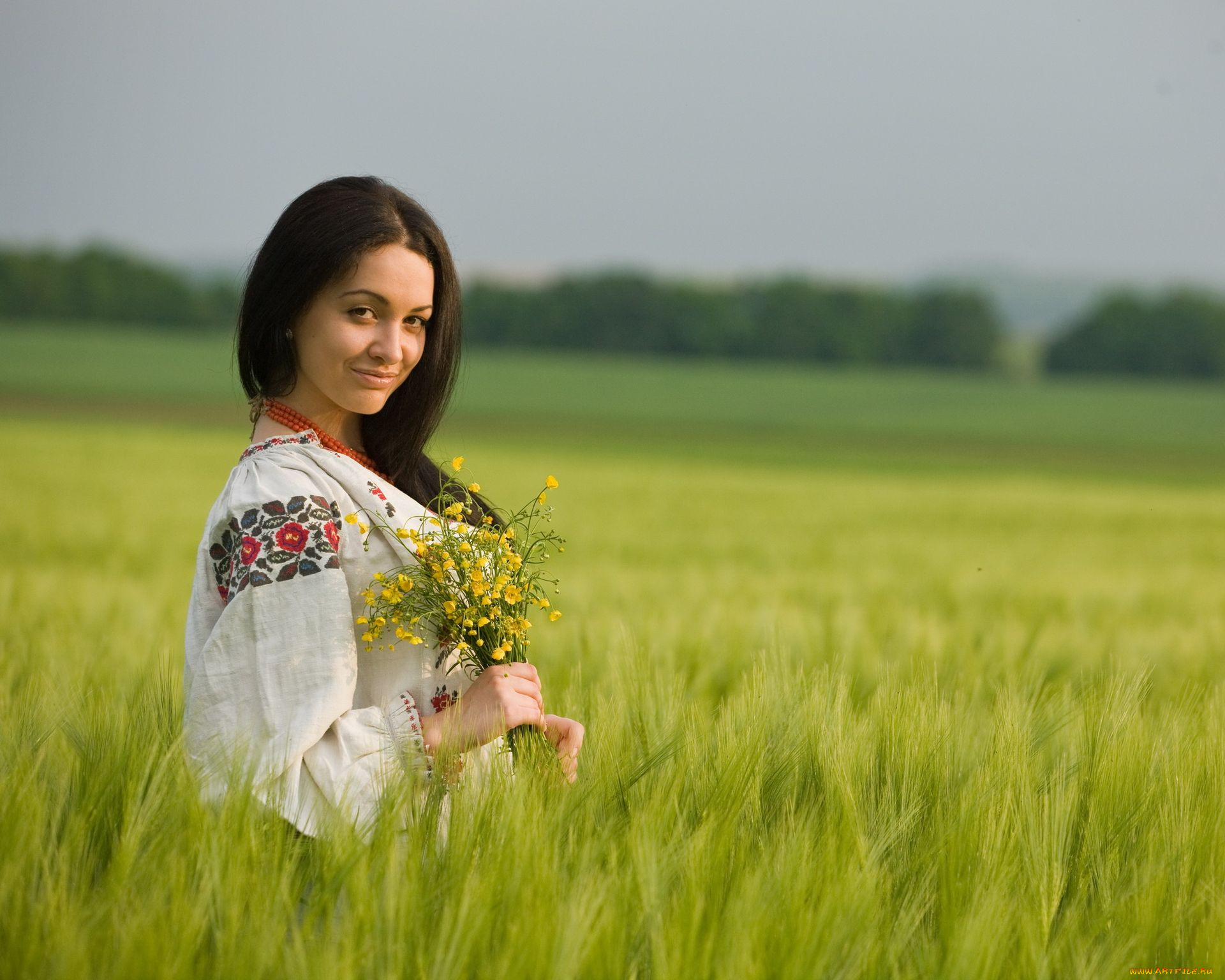 Women in Slavic costumes in Abu Dhabi