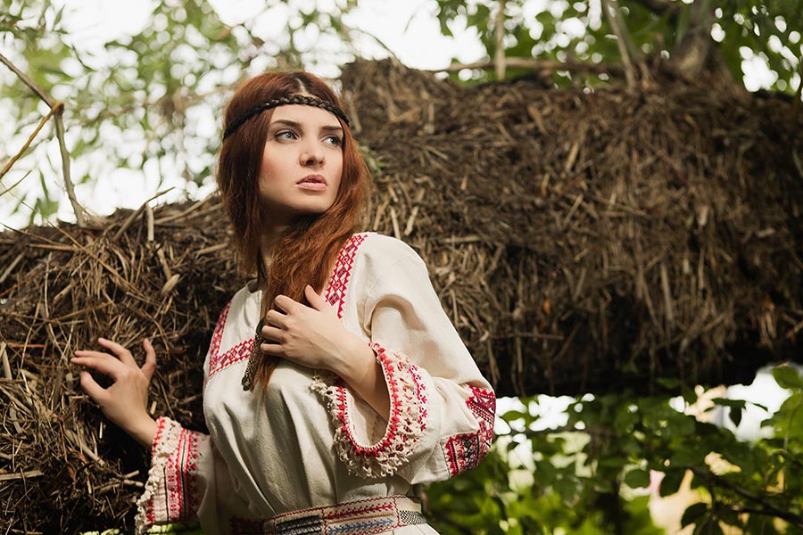 Women in Slavic costumes in Abu Dhabi