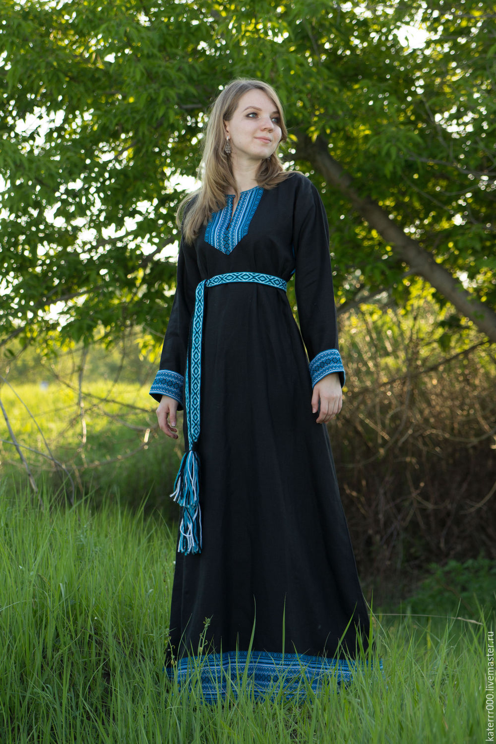 Women in Slavic costumes in Abu Dhabi