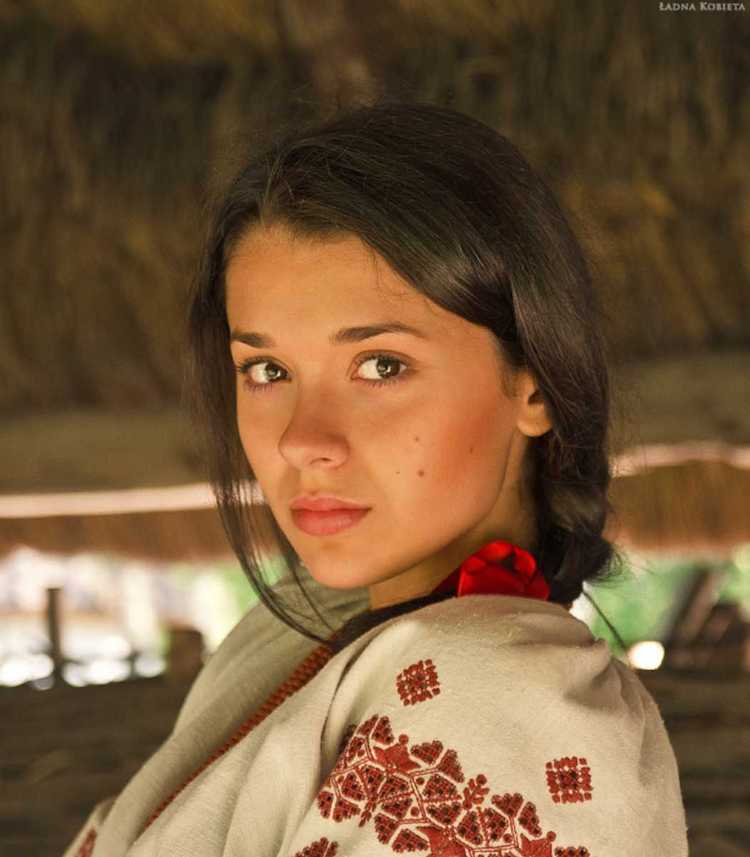 Girls in Slavic costumes in Abu Dhabi