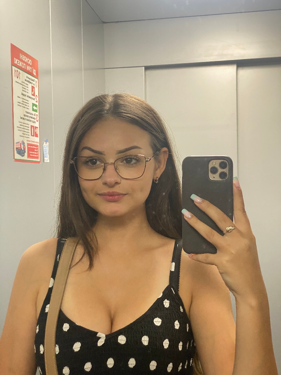 Sexy model Stacy in Abu Dhabi